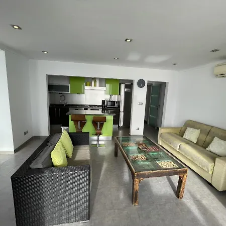 Apartman Front De 34 *